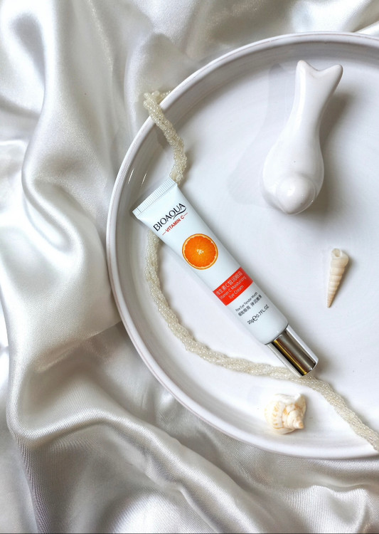 کرم دورچشم روشن کننده