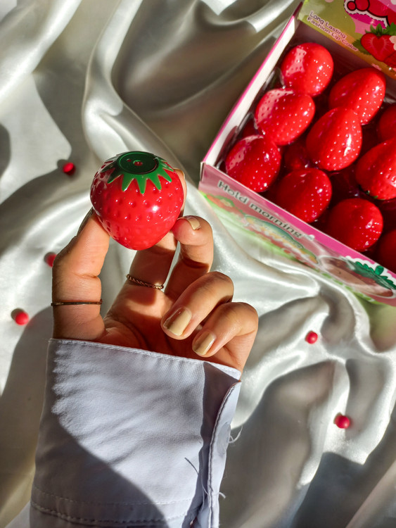 رژلب توت فرنگی