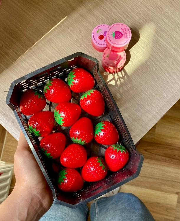 بالم لب مرطوب کننده توت فرنگی