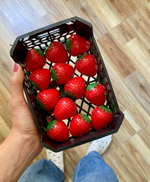 مرطوب کننده لب توت فرنگی