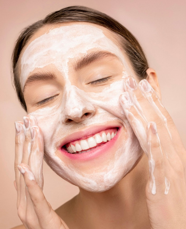 فوم هلو Bioaqua