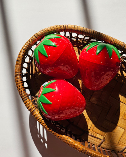 کرم مرطوب کننده توت فرنگی