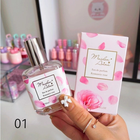 عطر میوه ای میدن آنا
