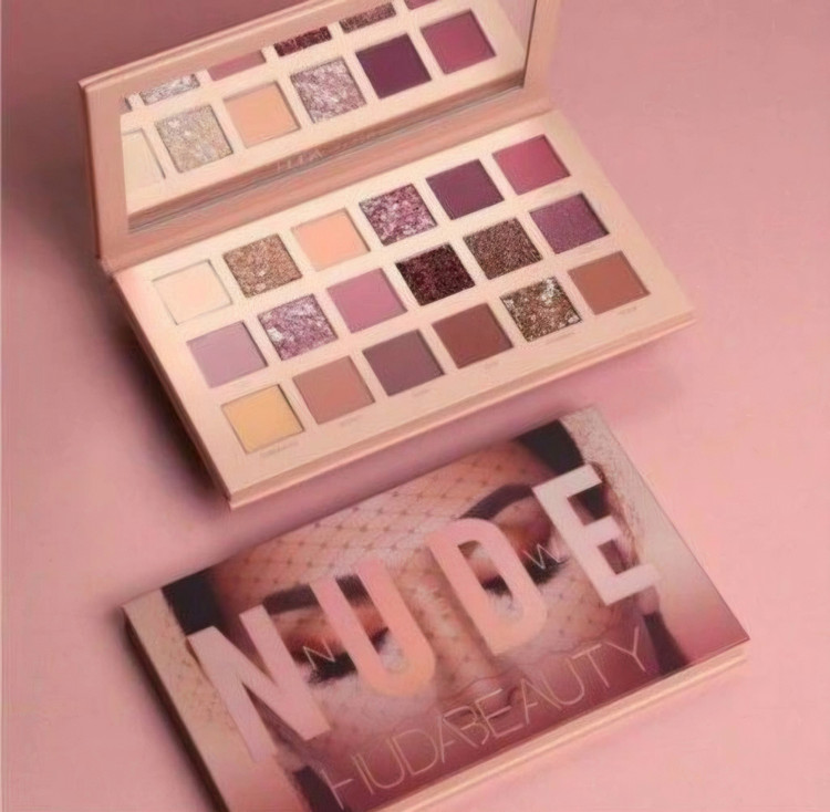 پلت سایه ۱۸ رنگ نود هدی بیوتی Huda beauty🤎
