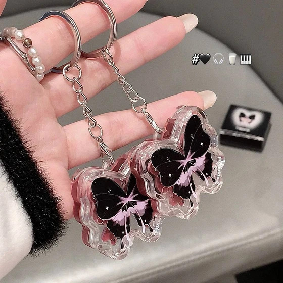 لیپ گلاس آویز دار پروانه ای🦋