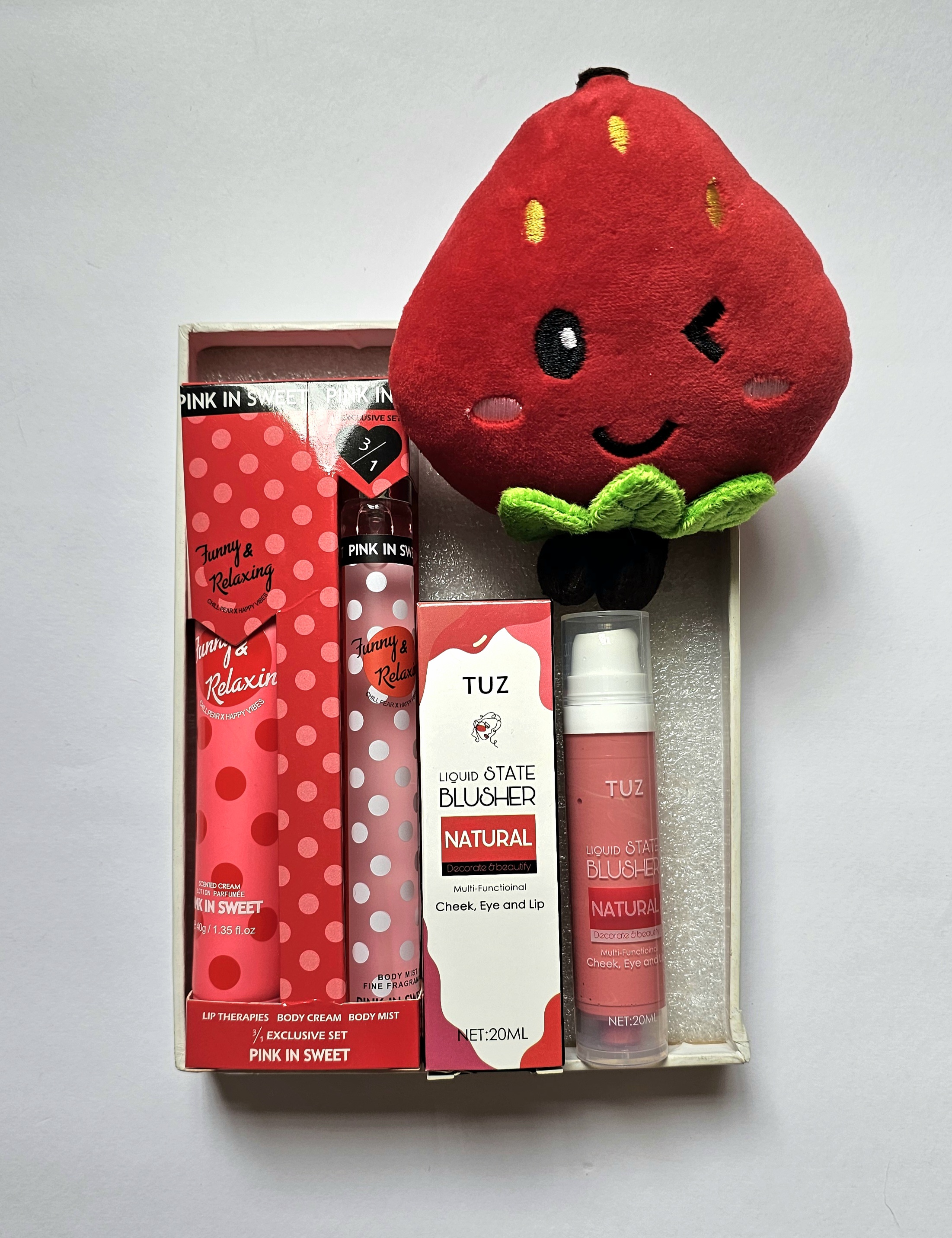 پک هدیه آرایشی توت فرنگی🍓