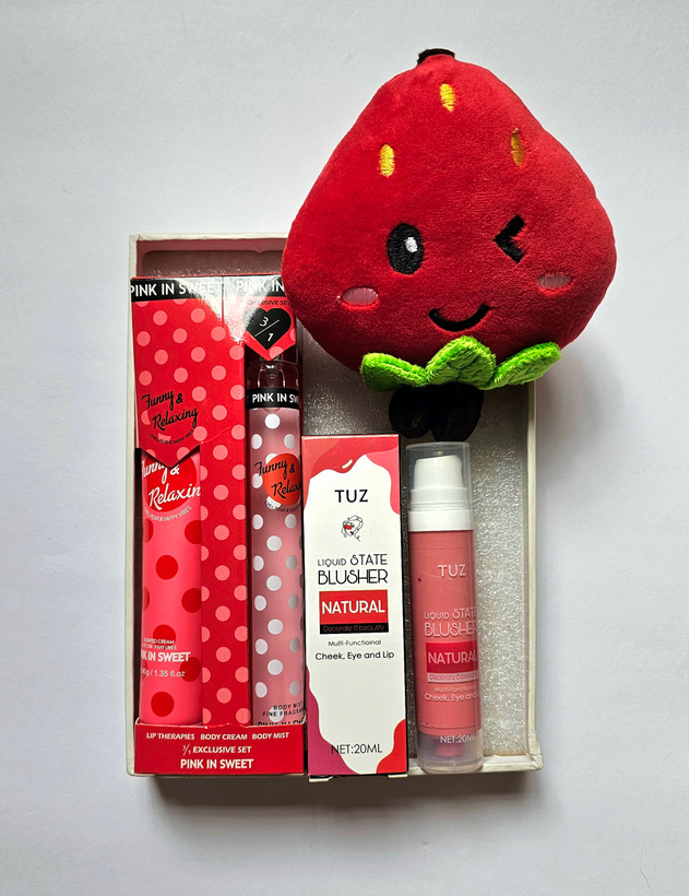 پک هدیه آرایشی توت فرنگی🍓