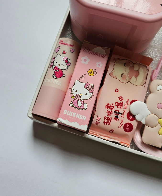 پک هدیه آرایشی هلوکیتی🎀