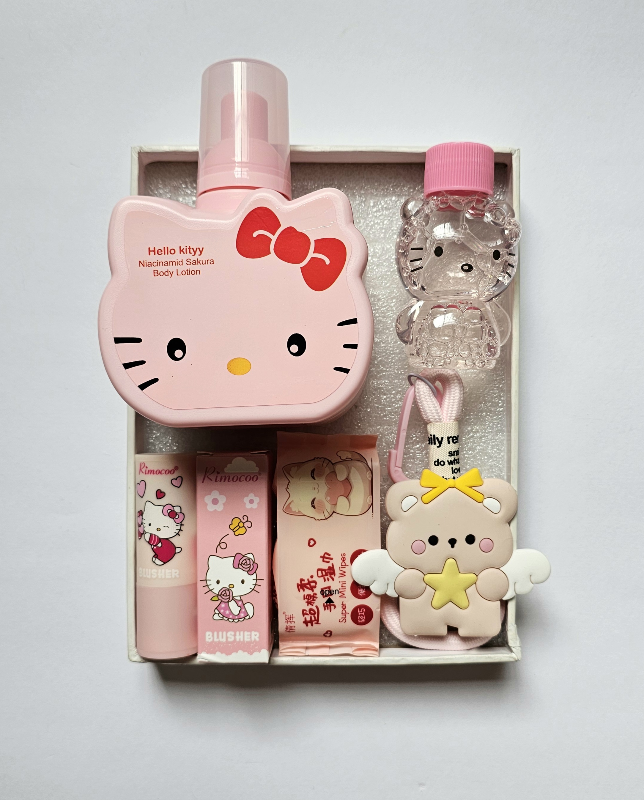 پک هدیه آرایشی هلوکیتی🎀